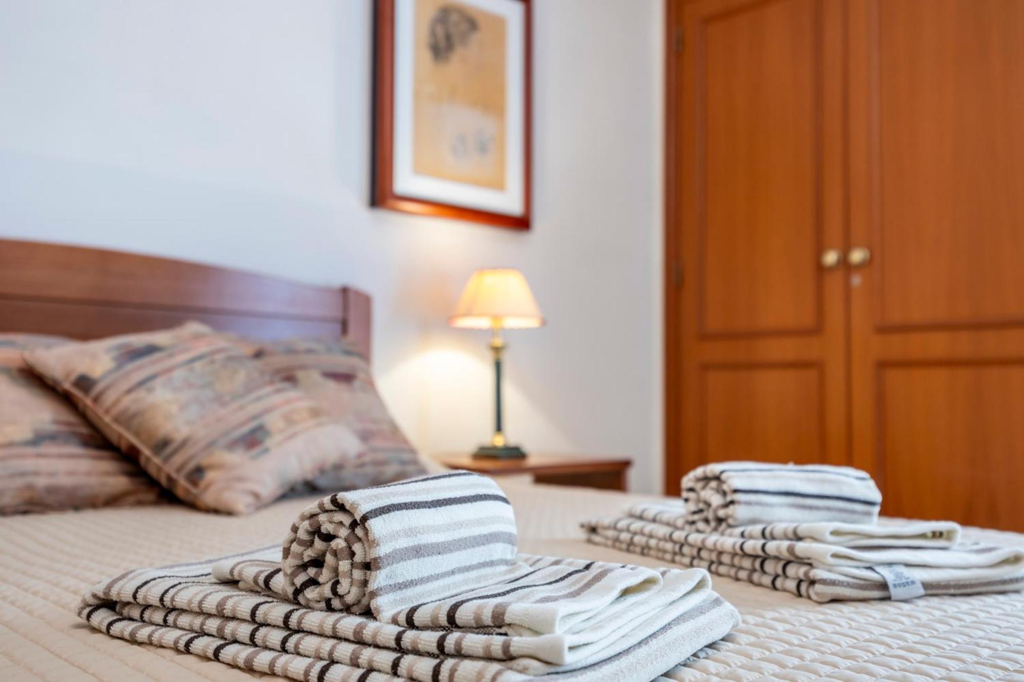 Apartamentos Mira Rio Lagos Exteriör bild